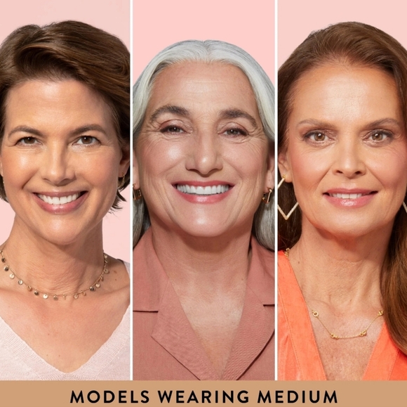 Laura Geller Baked Illuminating Foundation: Medium, .05oz (Travel Size), NIB - Picture 4 of 9